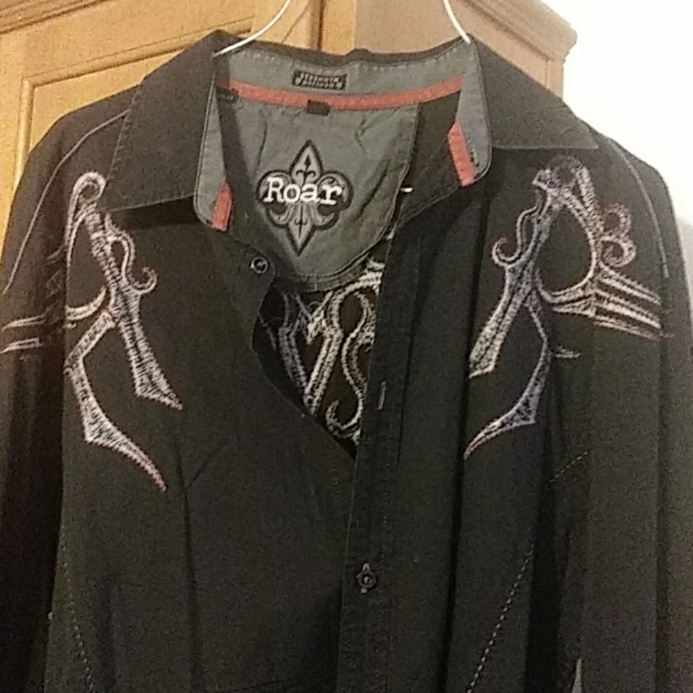 Mens Roar long sleeve shirt size XL